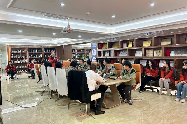 SUNNEX Produktuaren ezagutza eta negozio trebetasunak Shenzhen bulegoan egiten dira